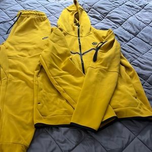 Nike Tech
